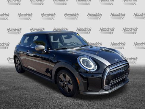 Used 2022 MINI Cooper 2-Door Hardtop image 2