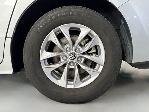 Used 2024 Toyota Sienna LE AWD/4WD image 31