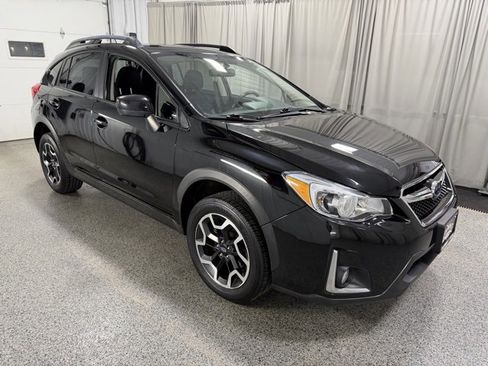 Used 2017 Subaru Crosstrek 2.0i Premium image 3