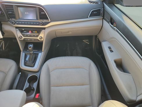 Used 2017 Hyundai Elantra SE image 10