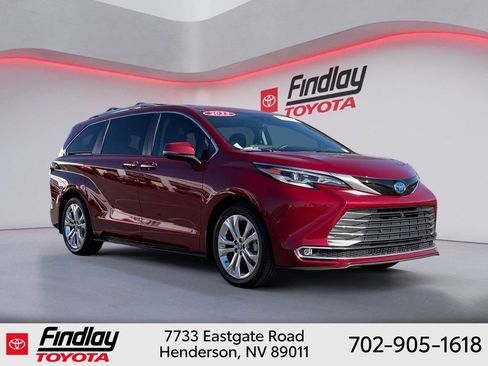 Certified 2023 Toyota Sienna Platinum FWD image 4