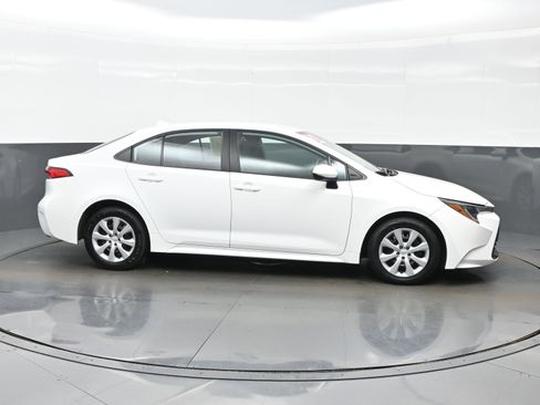 Used 2024 Toyota Corolla LE FWD image 8