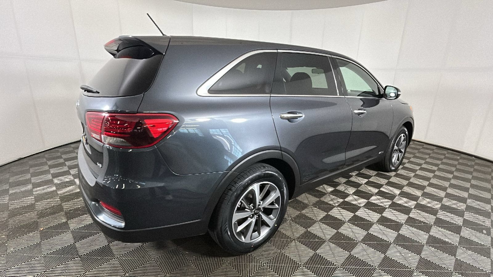 Used 2020 Kia Sorento AWD V6 image 3