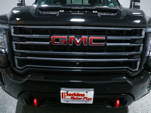 Used 2022 GMC Sierra 2500 AT4 w/ AT4 Preferred Package AWD/4WD image 4