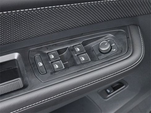 New 2025 Volkswagen Atlas SEL image 13