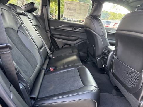 New 2025 Jeep Grand Cherokee Altitude image 15