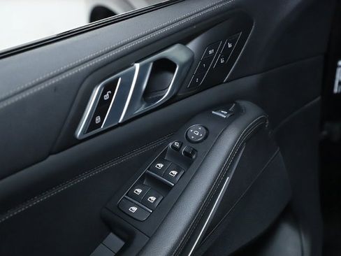 Used 2022 BMW X5 xDrive40i w/ M Sport Package image 17