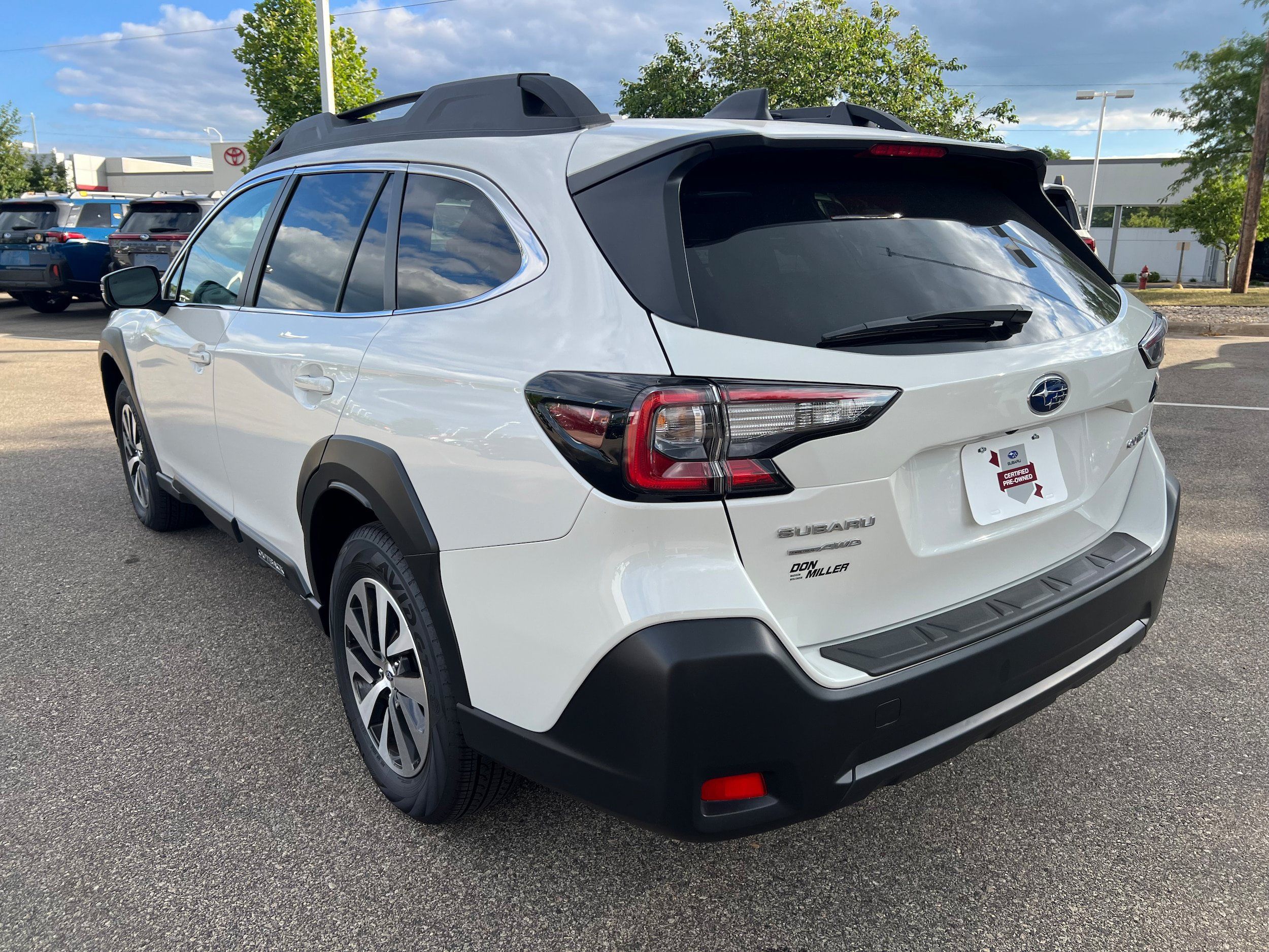 Certified 2025 Subaru Outback Premium AWD/4WD image 5
