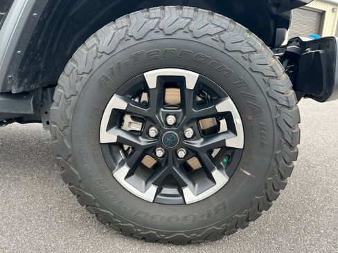 Used 2025 Jeep Wrangler Rubicon w/ Convenience Group image 12