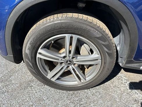 Used 2021 Mercedes-Benz GLC 300 300 image 3