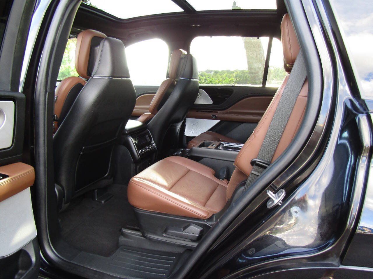 Used 2023 Lincoln Aviator Reserve w/ Equipment Group 201A AWD/4WD image 10