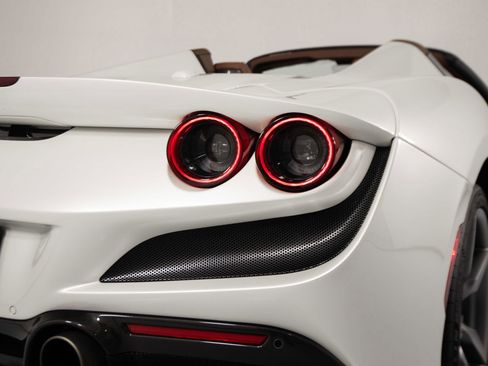Certified 2022 Ferrari F8 Tributo RWD image 35