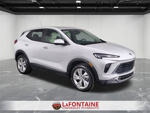 Used 2024 Buick Encore GX Preferred w/ Comfort Package image 2