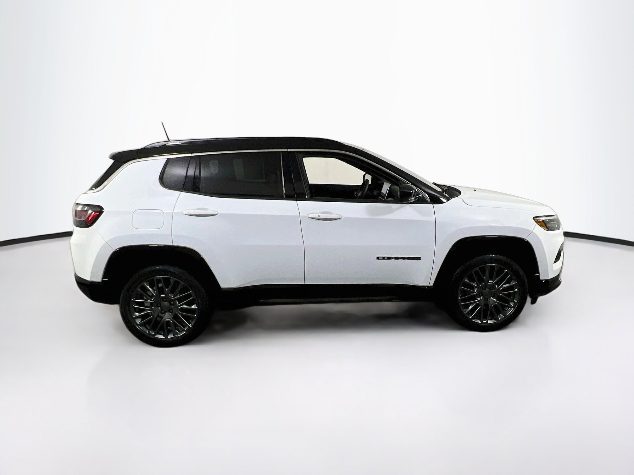 Used 2023 Jeep Compass Limited w/ Elite Group AWD/4WD image 4