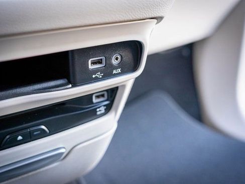 Used 2017 Chrysler Pacifica Touring-L Plus image 25