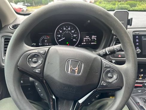 Used 2022 Honda HR-V EX image 9