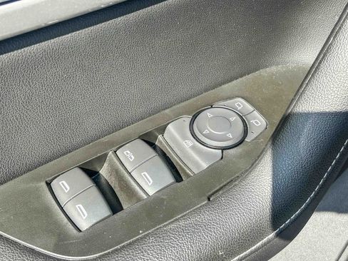 Used 2025 Chevrolet Blazer LT FWD image 26