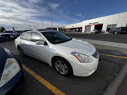 Used 2012 Nissan Altima 3.5 SR w/ Sport Pkg FWD image 1