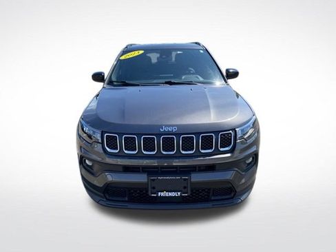 Used 2023 Jeep Compass Latitude AWD/4WD image 2