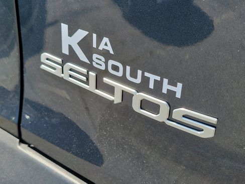 Used 2025 Kia Seltos S FWD image 8