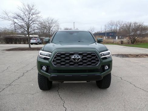 Used 2021 Toyota Tacoma TRD Off-Road w/ TRD Premium Off Road Package image 2