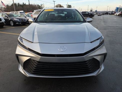 Used 2025 Toyota Camry LE image 2