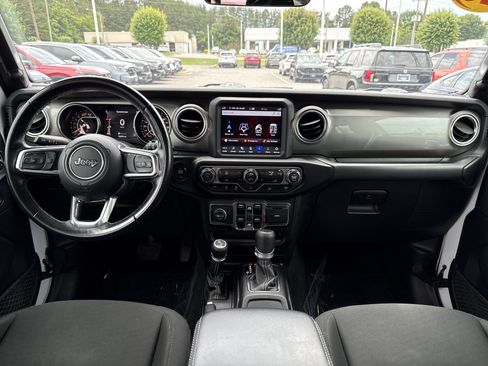 Used 2020 Jeep Wrangler Unlimited Sahara AWD/4WD image 28