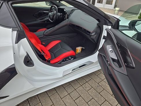 Used 2024 Chevrolet Corvette Stingray Premium Conv w/ Z51 Performance Package image 15