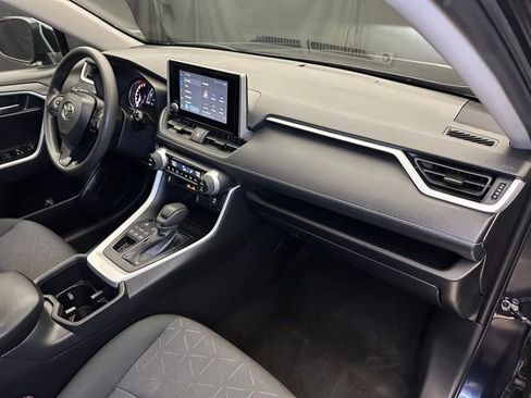 Used 2025 Toyota RAV4 XLE AWD/4WD image 17