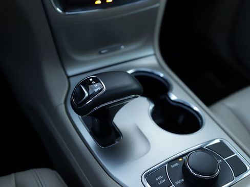 Used 2014 Jeep Grand Cherokee Limited image 18