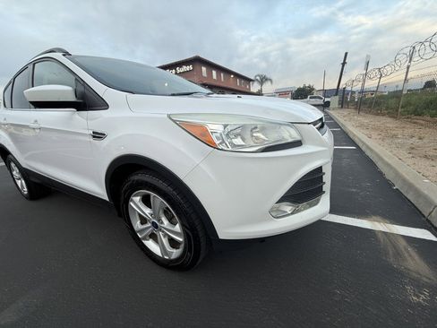 Used 2016 Ford Escape SE w/ Equipment Group 201A image 5