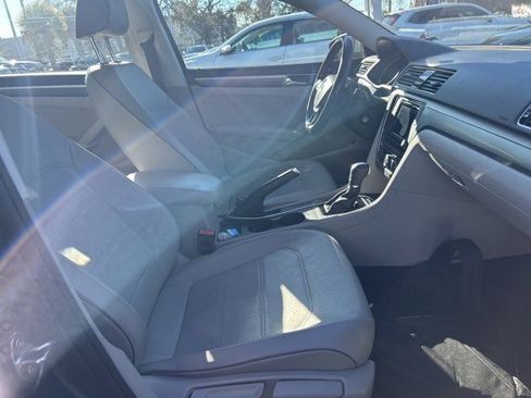 Used 2018 Volkswagen Passat 2.0T R-Line image 20