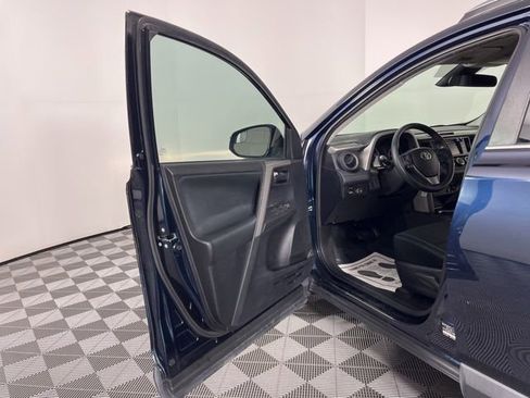 Used 2017 Toyota RAV4 LE FWD image 17