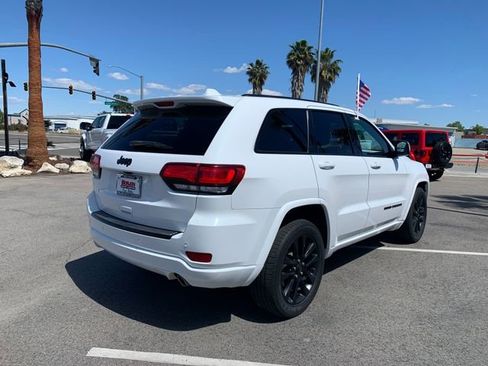 Used 2018 Jeep Grand Cherokee Altitude image 5