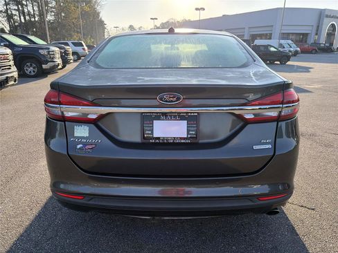 Used 2017 Ford Fusion SE w/ Fusion SE Technology Package image 5