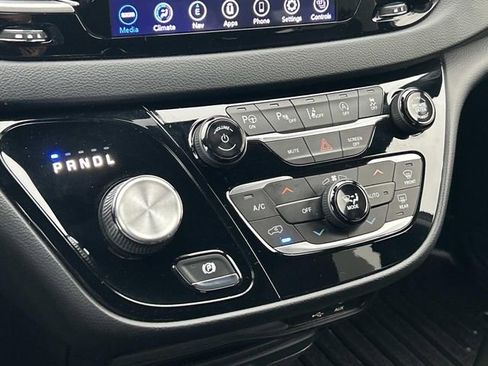 Used 2020 Chrysler Pacifica Touring-L w/ Advanced Safetytec Group image 32