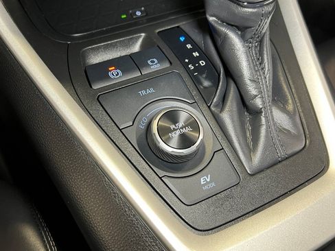 Used 2021 Toyota RAV4 XLE Premium image 52