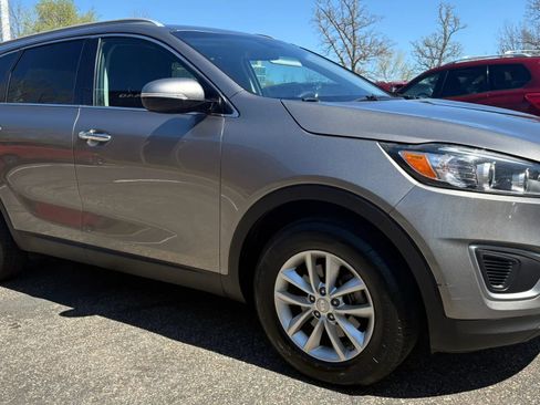 Used 2017 Kia Sorento FWD image 12