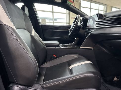 Used 2025 Toyota Camry SE FWD image 25
