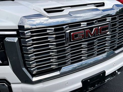 Used 2025 GMC Sierra 3500 Denali w/ Denali Reserve Package AWD/4WD image 32