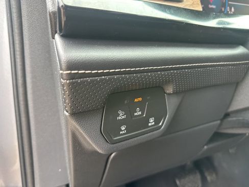 Used 2024 Volkswagen Atlas SE w/ Black Wheel Package image 23