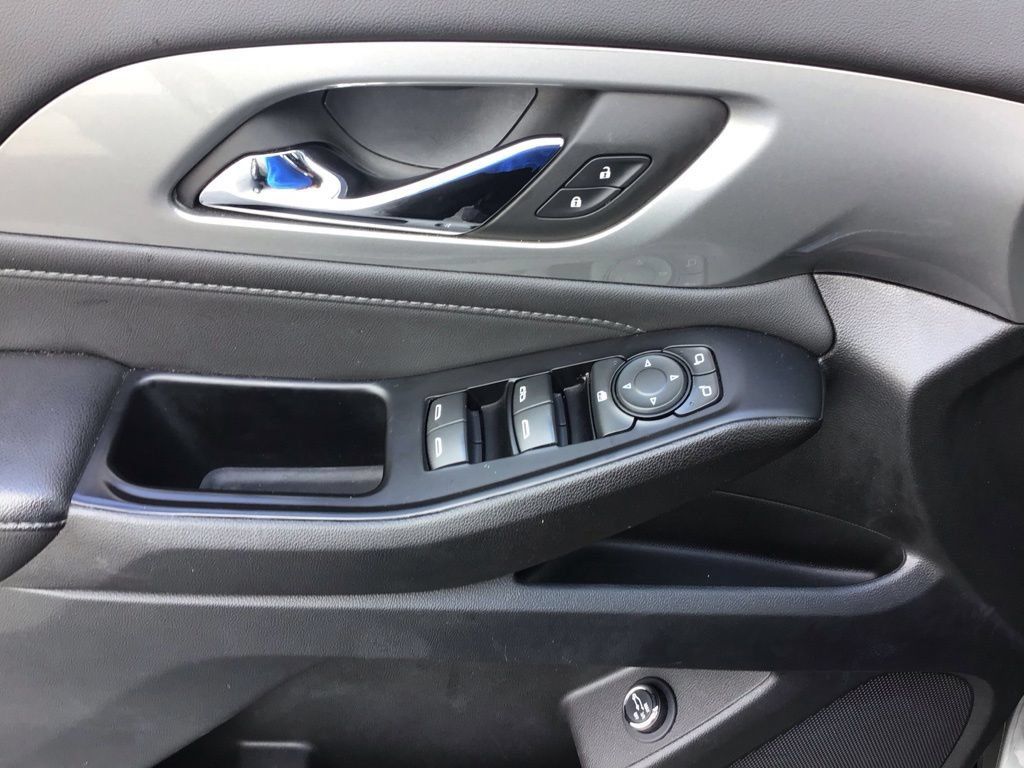 Used 2023 Chevrolet Traverse LT FWD image 10
