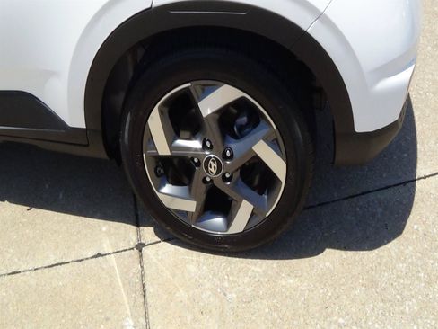 Used 2025 Hyundai Venue SEL FWD image 9