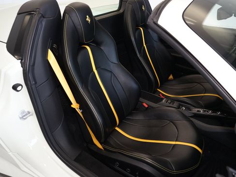 Used 2021 Ferrari F8 Tributo RWD image 14