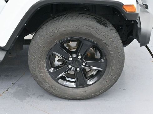 Used 2023 Jeep Wrangler Unlimited Sahara AWD/4WD image 34