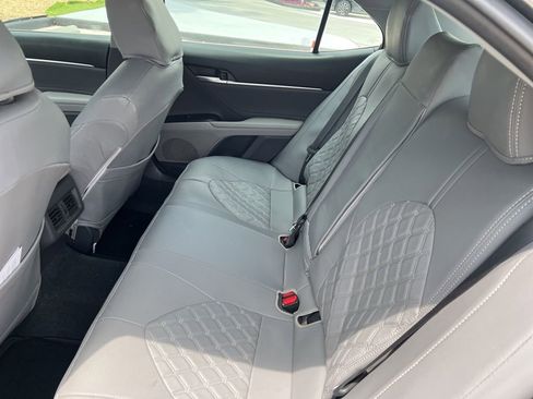Used 2018 Toyota Camry XLE FWD image 5