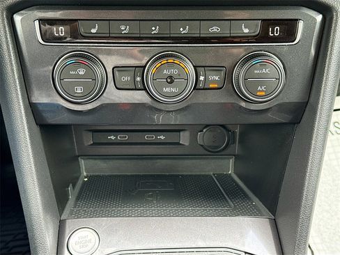 Used 2021 Volkswagen Tiguan SE w/ Panoramic Sunroof Package image 14