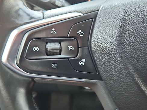 Used 2025 Chevrolet Trax LT w/ LT Convenience Package FWD image 21