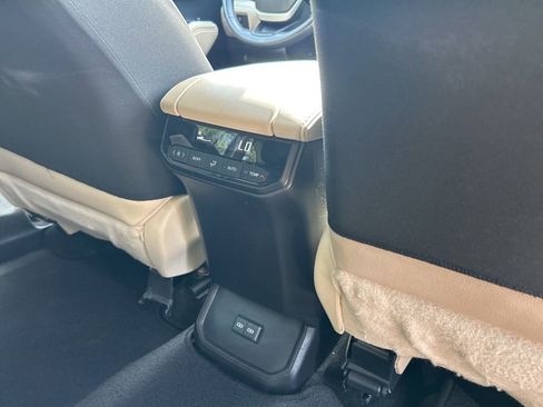 Used 2023 Toyota Highlander L image 46