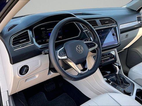 Used 2024 Volkswagen Tiguan SE w/ Panoramic Sunroof Package AWD/4WD image 11